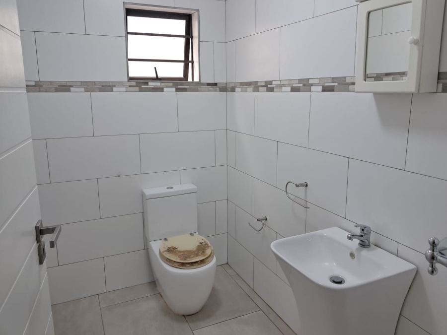 To Let 2 Bedroom Property for Rent in Kwelera Eastern Cape